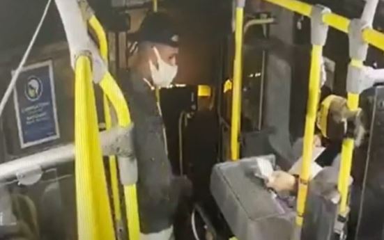 NO ÔNIBUS OU METRÔ